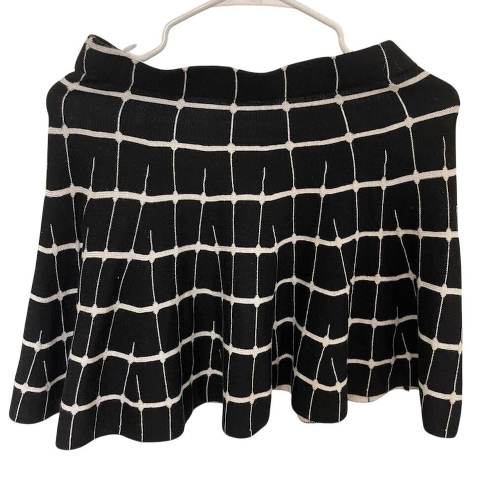 Candies Pull On Black/White Flare Skirt "sweater" Style Sz Small